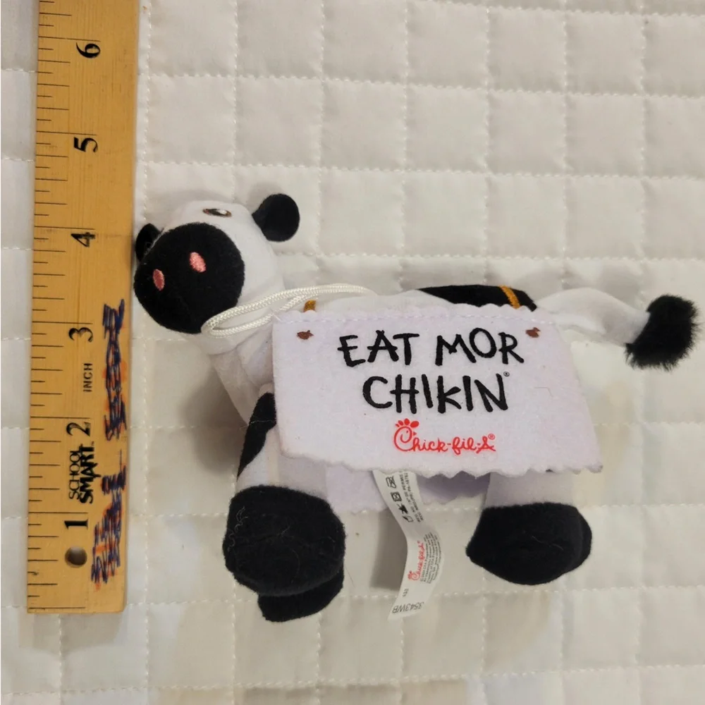 Chick-fil-A Cow Plush Toy Ornament Limited Edition Eat‎ Mor Chikin Collectible